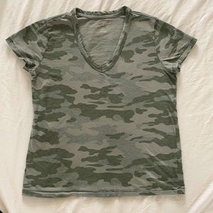 Universal threads tshirt